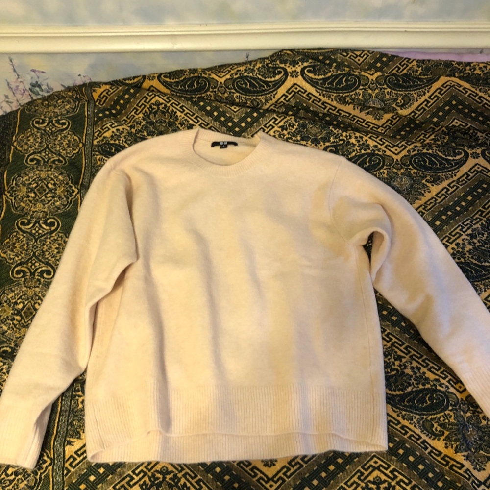 Uniqlo  Light Cream Crewneck Sweater